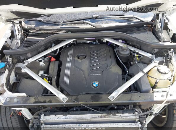 5UXCW2C05M9G30151 2021 BMW X7 White Հետևի տեսք