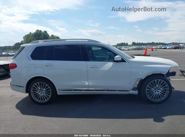 5UXCW2C05M9G30151 2021 BMW X7 White Սալոնի հետևի տեսք