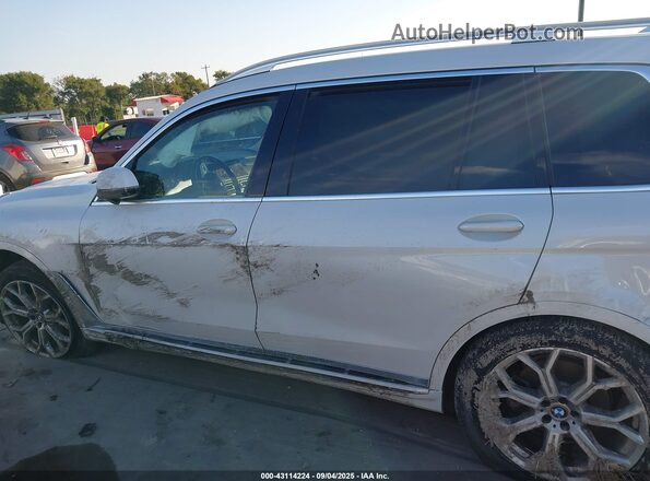 5UXCW2C09N9M56874 2022 BMW X7 White სალონის 360-გრადუსიანი ხედი