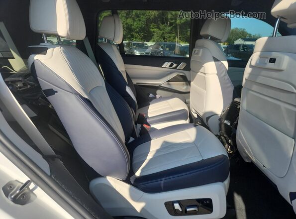 5UXCX6C09L9C42648 2020 BMW X7 Белый Вид задней части салона