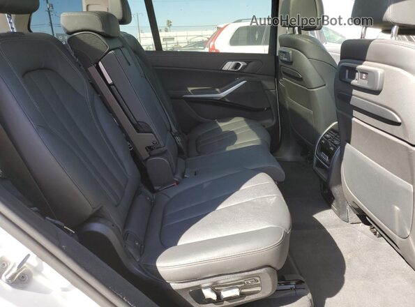 5UXCX6C09N9M53204 2022 BMW X7 White Rear interior view
