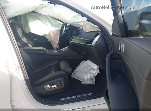 5UXCY4C00L9C89228 2020 BMW X6 White Вид салону спереду