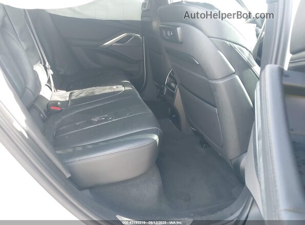 5UXCY4C00L9C89228 2020 BMW X6 White Вид наклейки з VIN-кодом