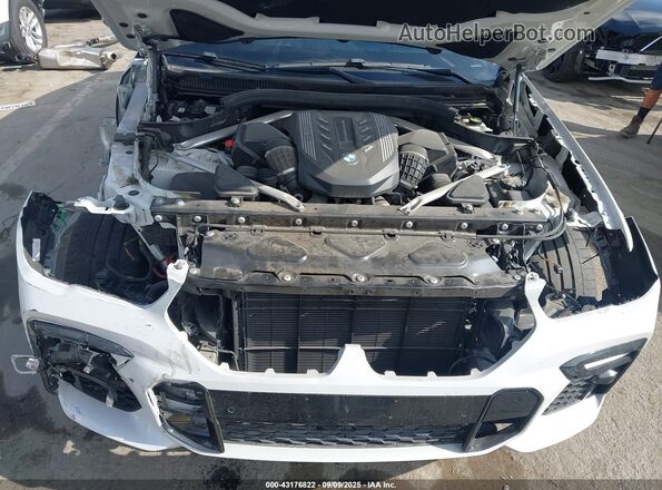 5UXCY8C06L9B21844 2020 BMW X6 White Widok z tyłu