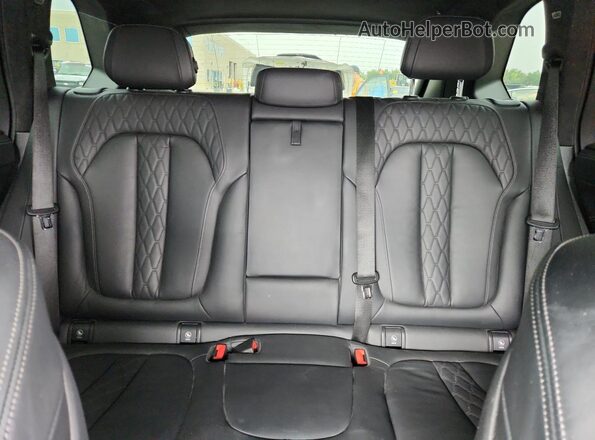 5UXJU4C03LLE45915 2020 BMW X5 Blue Rear seats view