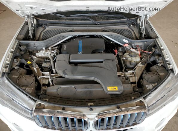5UXKT0C55J0W04070 2018 BMW X5 White 