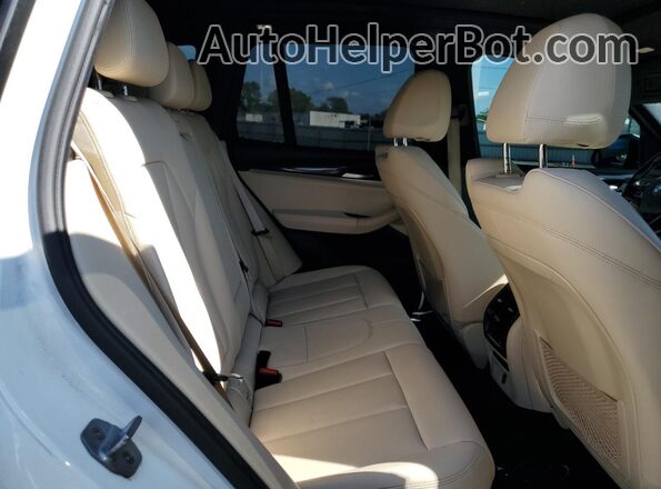 5UXTR9C50KLD94424 2019 BMW X3 White Widok wnętrza z tyłu