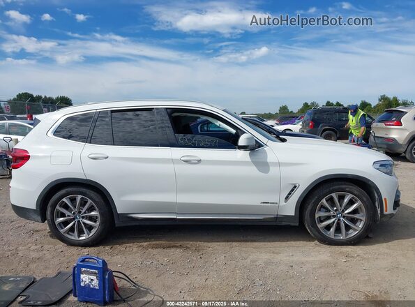 5UXTR9C57JLD59183 2018 BMW X3 White Панорамний вид салону 360°