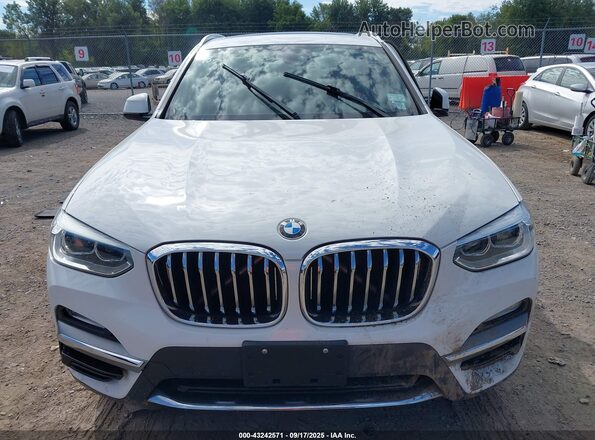 5UXTR9C57JLD59183 2018 BMW X3 White Вид задньої частини салону