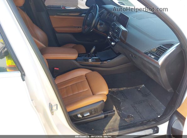 5UXTY3C00L9C46289 2020 BMW X3 Белый Вид салона спереди