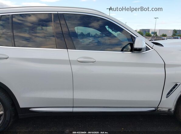 5UXTY3C05M9E61328 2021 BMW X3 White Rear interior view