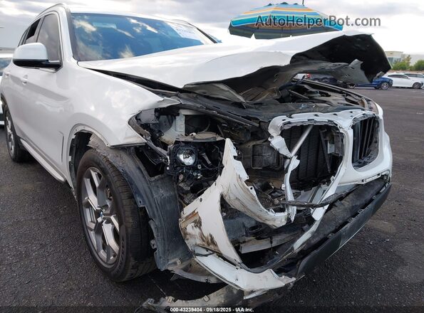 5UXTY3C05M9E61328 2021 BMW X3 White Front view