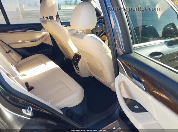5UXTY3C07M9E58110 2021 BMW X3 Gray Widok naklejki z numerem VIN