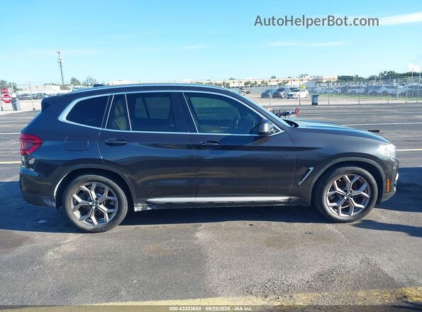 5UXTY3C07M9E58110 2021 BMW X3 Gray Widok wnętrza z tyłu