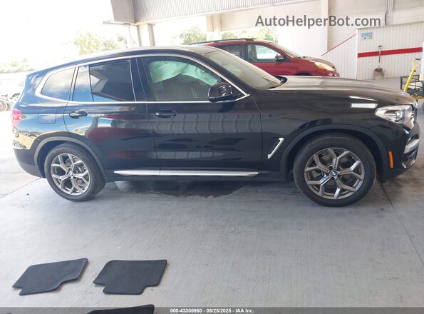 5UXTY3C08L9B17149 2020 BMW X3 Черный Вид задней части салона