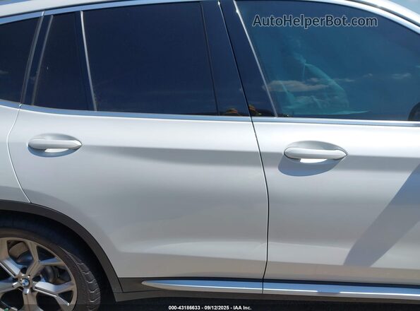 5UXTY3C09L9B29925 2020 BMW X3 Белый Вид задней части салона