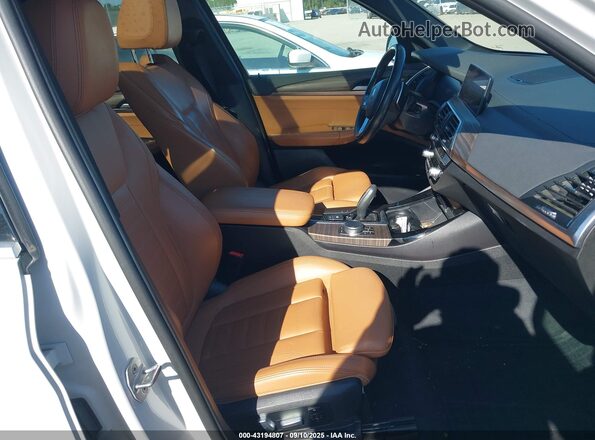 5UXTY3C0XLLE55574 2020 BMW X3 White Вид салону спереду