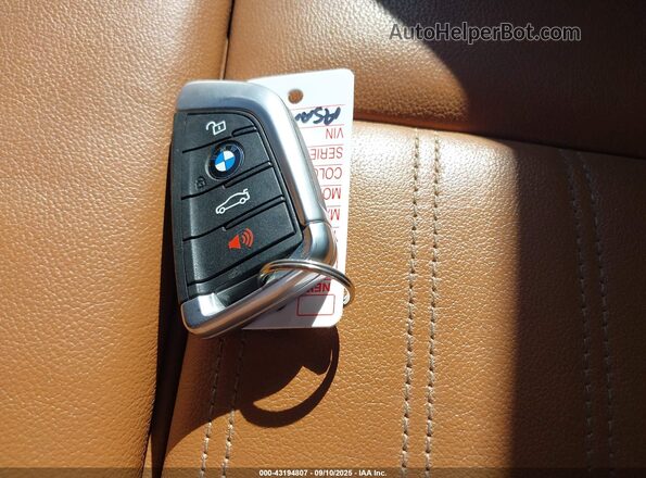 5UXTY3C0XLLE55574 2020 BMW X3 White Вид панелі приладів