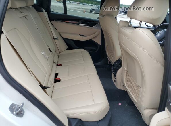 5UXTY5C00L9D08785 2020 BMW X3 White Widok wnętrza z tyłu