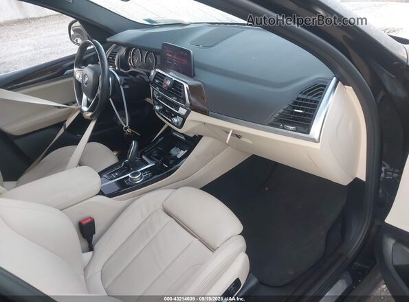 5UXTY5C00M9F13010 2021 BMW X3 Черный Вид салона спереди