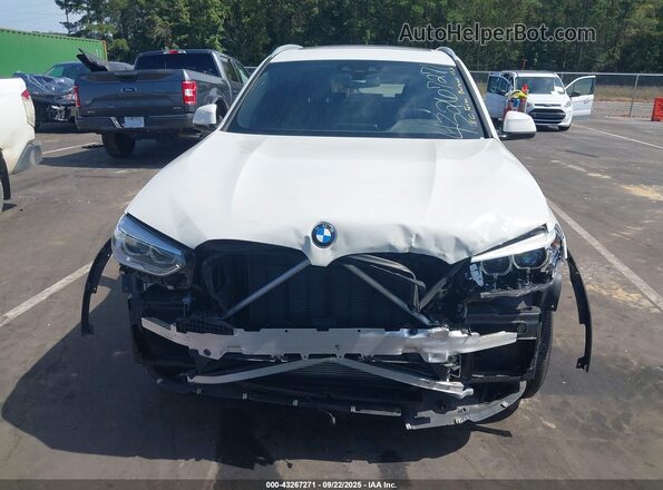 5UXTY5C06M9E93541 2021 BMW X3 White Вид задньої частини салону