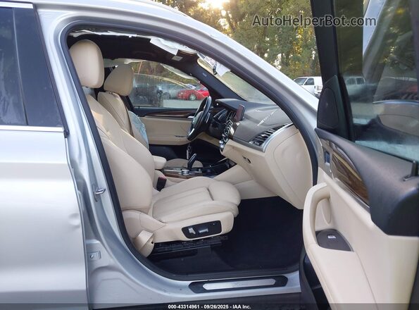 5UXTY5C08L9C71162 2020 BMW X3 Серебряный Вид салона спереди