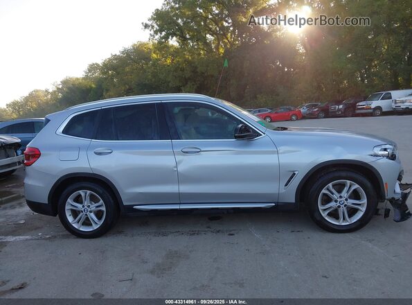 5UXTY5C08L9C71162 2020 BMW X3 Серебряный Вид задней части салона