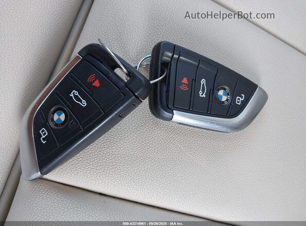 5UXTY5C08L9C71162 2020 BMW X3 Серебряный Вид панели приборов