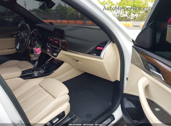5UXTY5C08M9E71248 2021 BMW X3 White Front interior view
