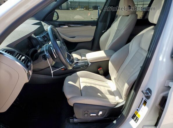 5UXTY5C09L9B66825 2020 BMW X3 Белый Вид салона спереди
