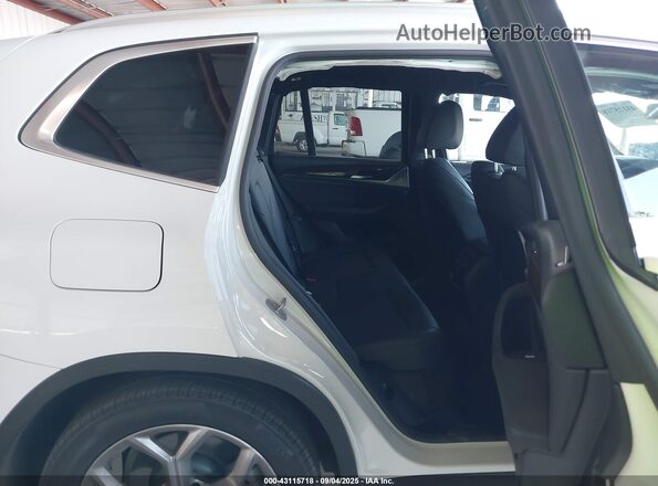 5UXTY5C0XM9E83207 2021 BMW X3 White VIN sticker view