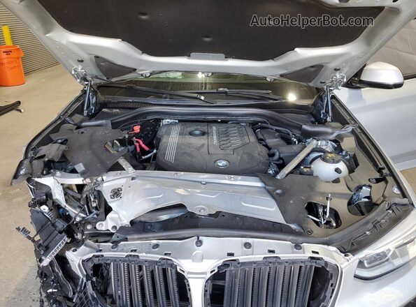 5UXTY9C01M9F82215 2021 BMW X3 Silver Widok komory silnika