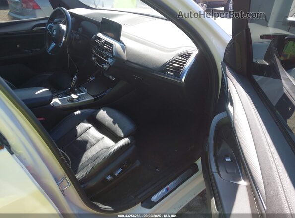 5UXTY9C06L9B57541 2020 BMW X3 Белый Вид салона спереди