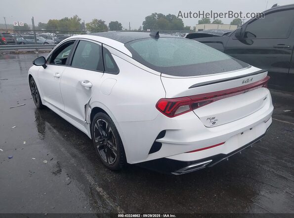 5XXG64J20NG090616 2022 KIA K5 White Սալոնի 360 աստիճան տեսք