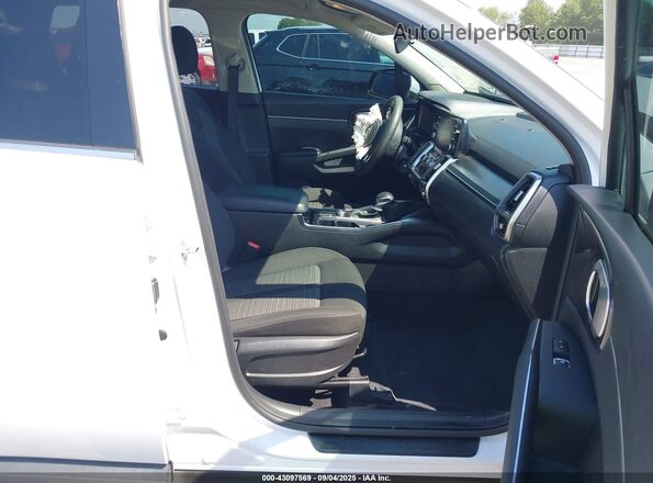 5XYRG4LC2MG029516 2021 KIA SORENTO Белый Вид салона спереди