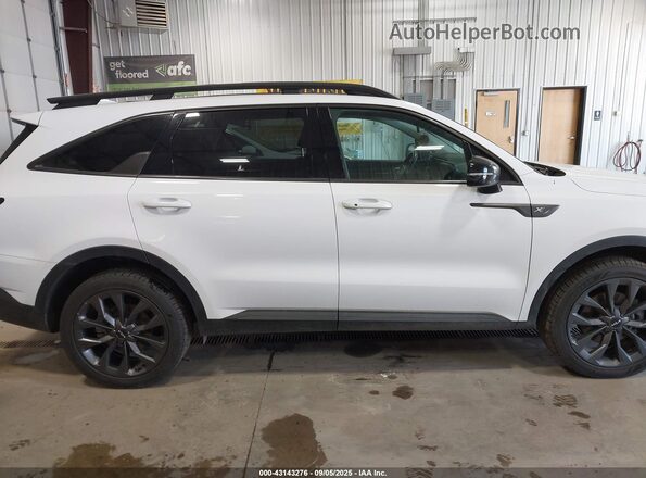 5XYRHDLF7NG104543 2022 KIA SORENTO White Вид задньої частини салону