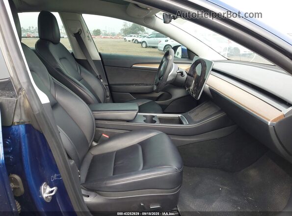 5YJ3E1EB1NF267512 2022 TESLA MODEL 3 Blue Вид салону спереду
