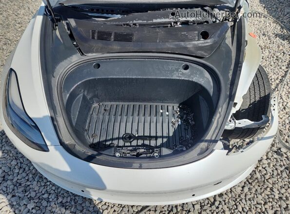 5YJ3E1EB2LF808323 2020 TESLA MODEL White Widok wnętrza z tyłu
