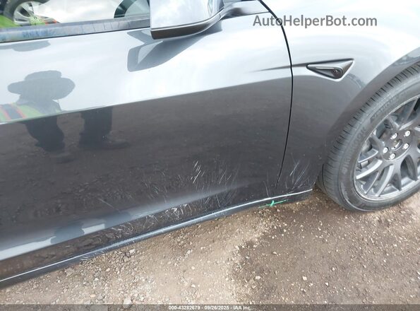 5YJ3E1EB3SF881960 2025 TESLA MODEL 3 Gray Widok z przodu