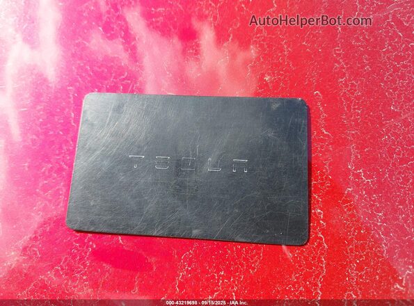 5YJ3E1EB5SF874198 2025 TESLA MODEL 3 Red Вид панелі приладів