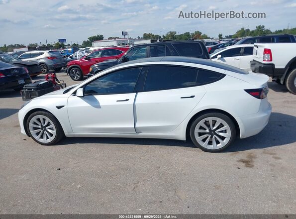5YJ3E1EB6NF364978 2022 TESLA MODEL 3 White უკანა სალონის ხედი