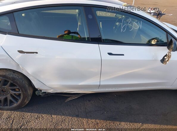 5YJ3E1EB6SF887705 2025 TESLA MODEL 3 White Vista del cuadro de instrumentos