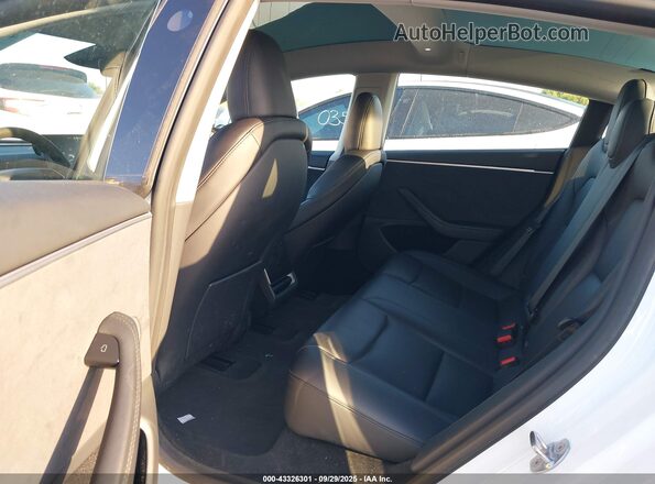 5YJ3E1EB6SF887705 2025 TESLA MODEL 3 White Vista de la etiqueta del VIN