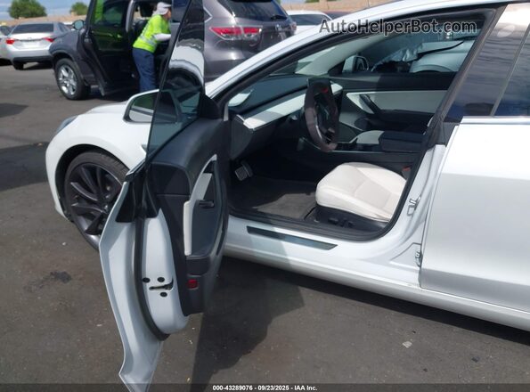 5YJ3E1EC1LF784668 2020 TESLA MODEL 3 White Սալոնի դիմացի տեսք