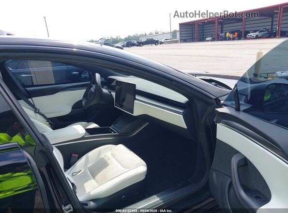 5YJSA1E68MF453413 2021 TESLA MODEL S Черный Вид салона спереди