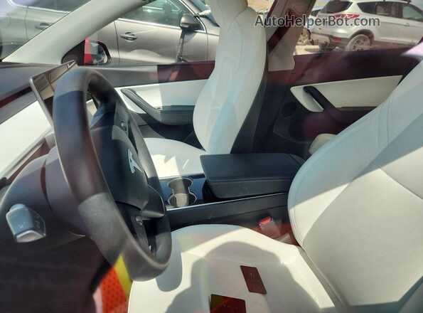5YJYGDEE0LF023195 2020 TESLA MODEL Red Front interior view