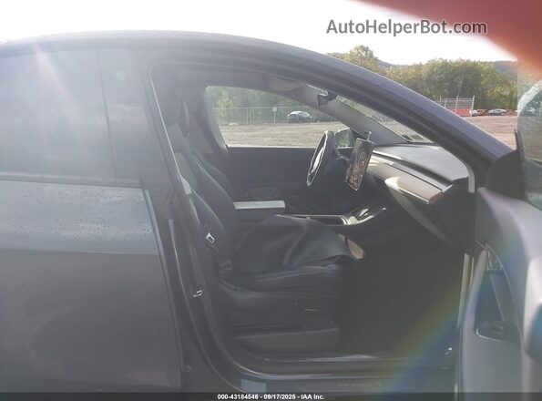 5YJYGDEE0MF192201 2021 TESLA MODEL Y Gray Вид салону спереду