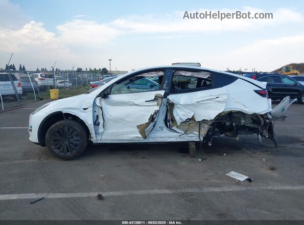 5YJYGDEE2MF199585 2021 TESLA MODEL Y White Вид задньої частини салону