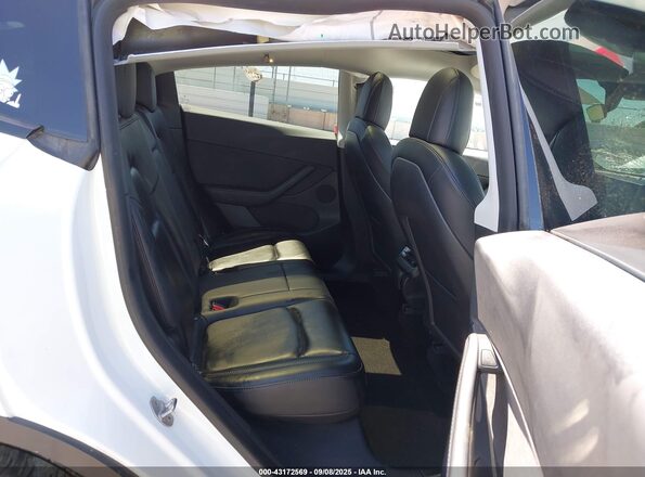 5YJYGDEE2MF270641 2021 TESLA MODEL Y White VIN კოდის სტიკერის ხედი