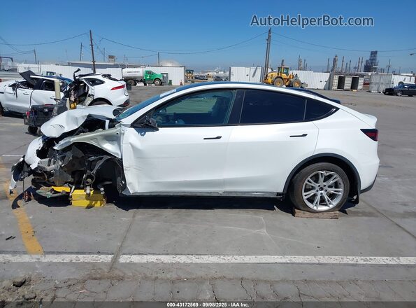 5YJYGDEE2MF270641 2021 TESLA MODEL Y White სალონის 360-გრადუსიანი ხედი